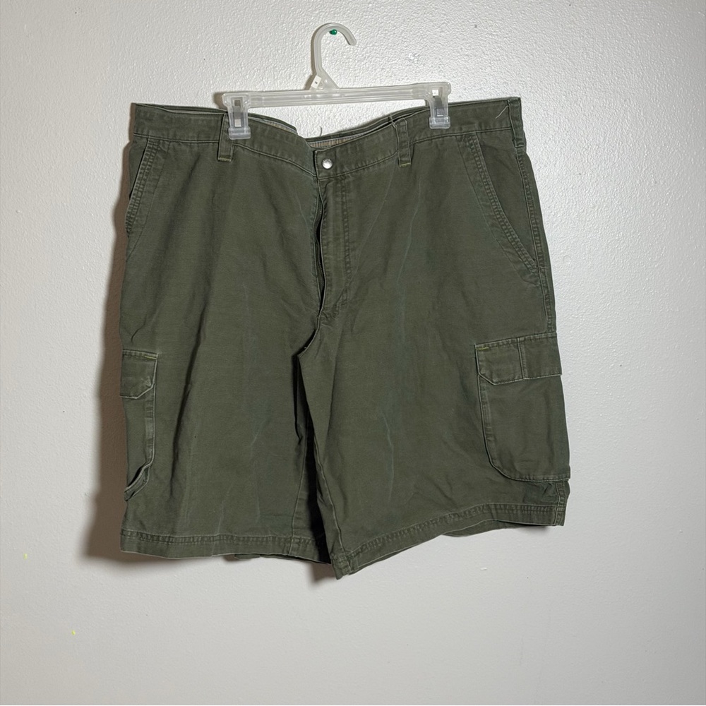 Columbia Outdoors Men's Military Green Cargo Shorts size 44